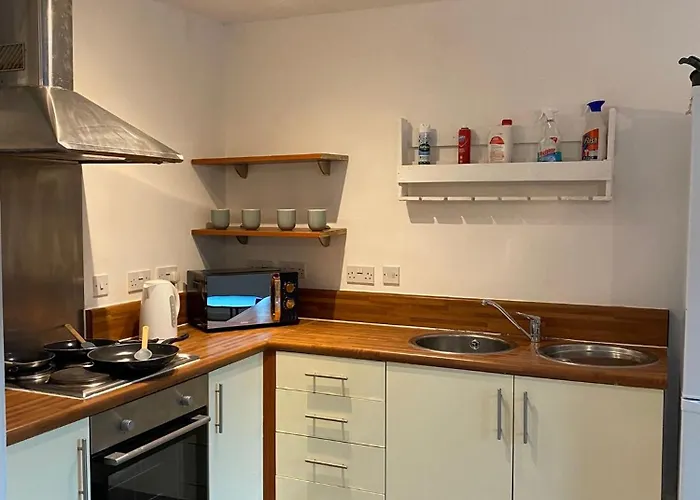 2 Bedroom 2 Bathroom City Centre Apartment